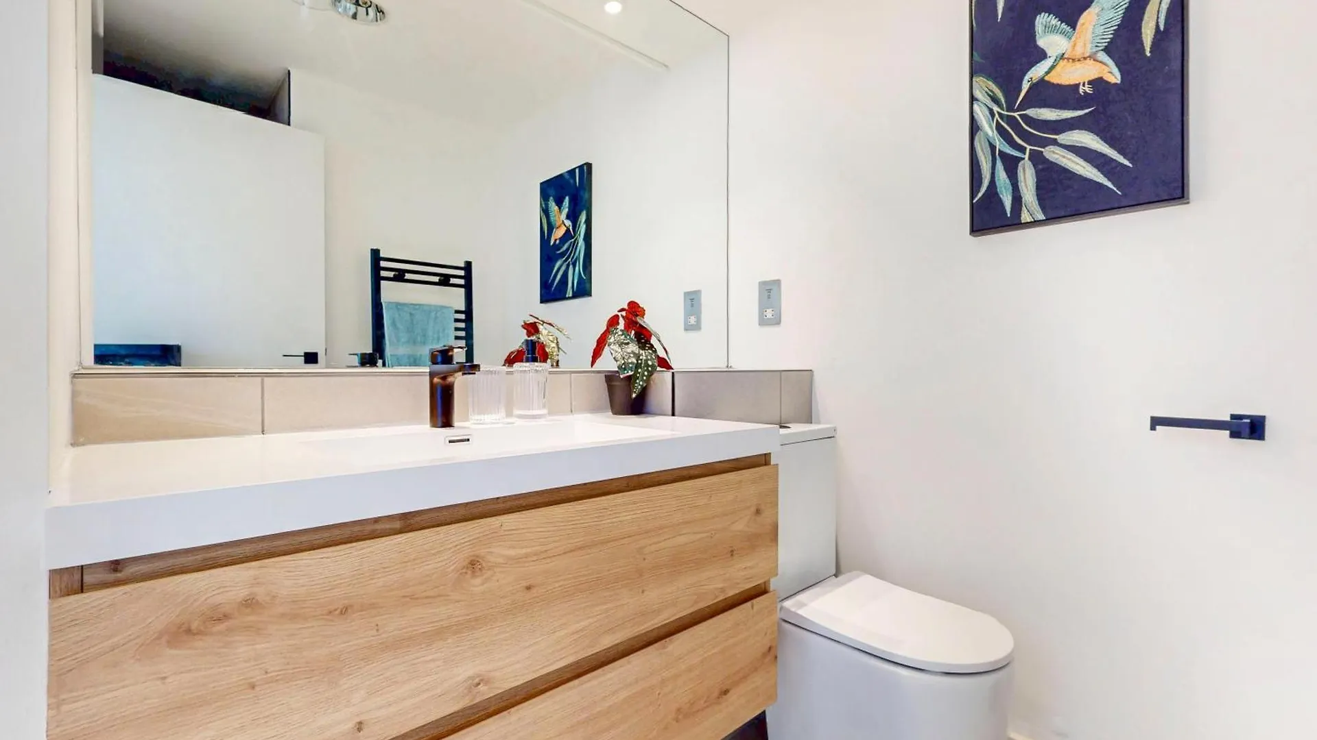 Boho Chic 2Bed Apt-Marina Views Near River Thames London Apartment